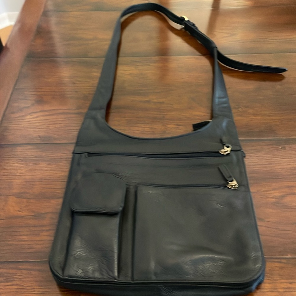 JPourses & Cie traveler leather black bag.